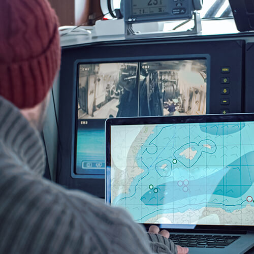 fishing-monitors commercial fisherman surrounded by monitors